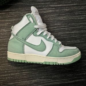 Nike women’s high dunk